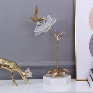 Chim ruồi đậu cành hoa