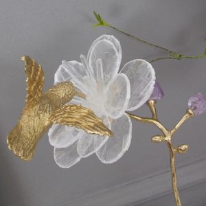 Chim ruồi đậu cành hoa