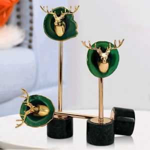 Đầu hươu trang trí phòng khách