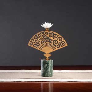 Quạt hoa văn phong cách cổ điển