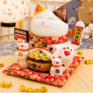 Mèo may mắn bày cửa hàng kinh doanh