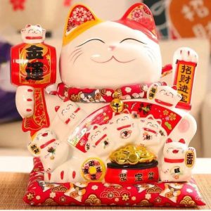 Mèo may mắn bày cửa hàng kinh doanh