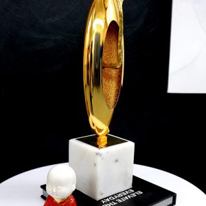 Mô hình hoa mai đỏ trang trí