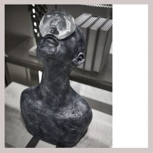 Tượng nghệ thuật trang trí phòng khách