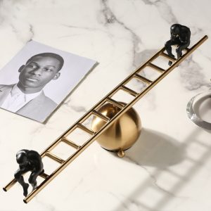 Mô hình thang bằng trang tri kệ tivi