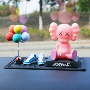 Gấu KAWS xinh xắn trang trí oto chất liệu ưa chuộng