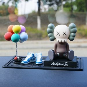 Gấu KAWS xinh xắn trang trí oto chất liệu ưa chuộng