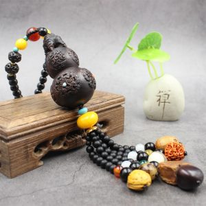 Khánh treo gương chiếu hậu oto gỗ xoan mang lại may mắn