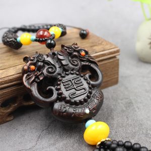 Khánh treo gương chiếu hậu oto gỗ xoan mang lại may mắn