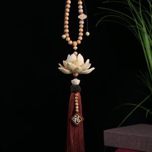 Dây treo phong thủy xe hơi chữ Phúc và hoa sen mang lại may mắn