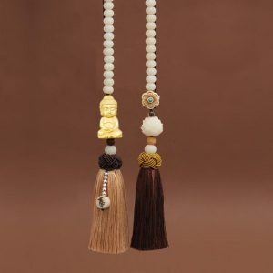 Khánh treo xe hơi xinh xắn không thể thiếu khi đi đường