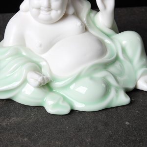Tượng phật di lặc để xe ô tô mang lại may mắn