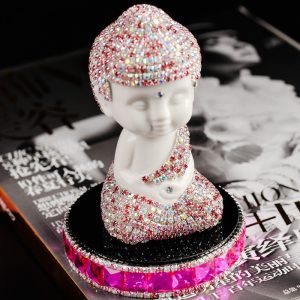 Tượng Như Lai bình an để xe oto mang lại tài lộc