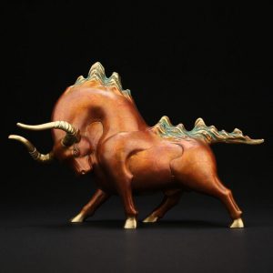 Tượng bò tót cách điệu mang lại may mắn