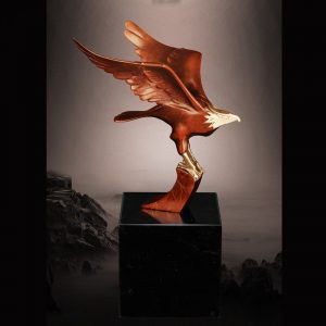 Tượng đại bàng bằng đồng được yêu thích