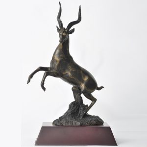 Tượng dê trên núi được ưa chuộng