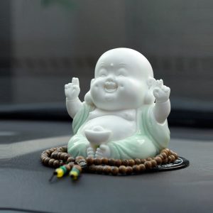 Tượng Di Lặc để xe ô tô may mắn khi đi đường