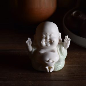 Tượng Di Lặc để xe ô tô may mắn khi đi đường