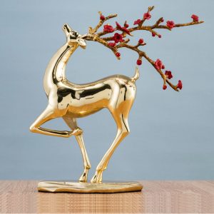 Hươu hoa anh đào mạ vàng bắt mắt