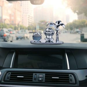 Tượng khỉ kết hợp nước hoa trang trí oto