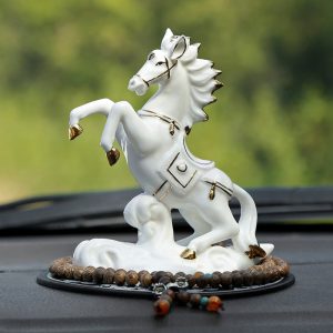Tượng ngựa phong thủy đặt oto mang lại may mắn