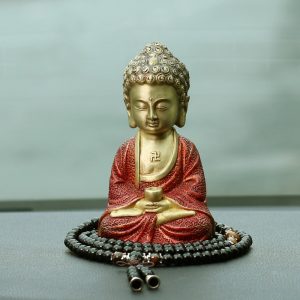 Tượng Phật A Di Đà để trên taplo xe hơi cao cấp ý nghĩa