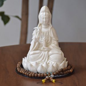 Tượng Quan Âm cầm bình cam lộ mang lại bình an