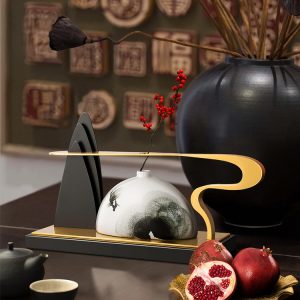 Bình hoa bằng gốm phong cách Trung Hoa