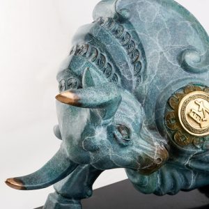 Tượng bò tót tài chính thịnh vượng, may mắn