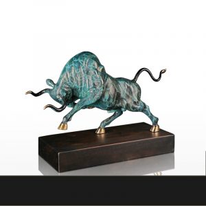 Tượng bò tót tài chính sang trọng