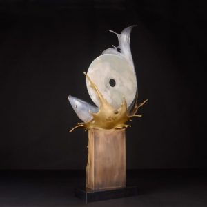 Tượng cá chép ôm đồng điếu thu hút tài lộc