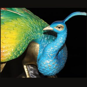 Tượng chim công phong thủy may mắn