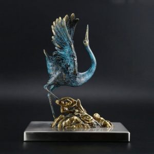 Tượng hạc bằng đồng tinh xảo