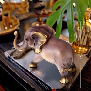 Tượng linh vật voi để bàn đẹp