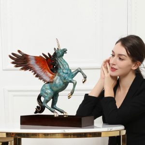 Tượng ngựa thần có cánh