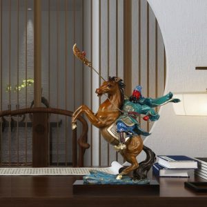 Tượng Quan Công cưỡi ngựa uy phong