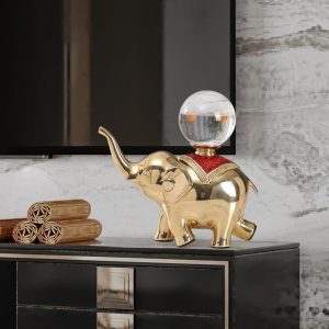 Tượng voi cõng quả cầu pha lê đáng yêu