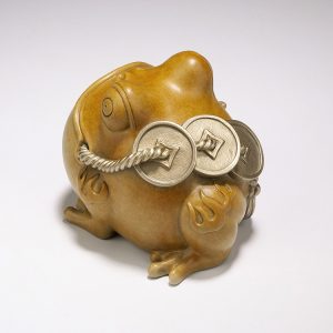 Cóc thiềm thừ trên bàn thờ thần tài