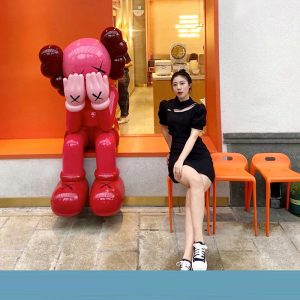 Mô hình gấu Kaws che mặt CD968