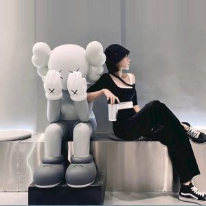 Mô hình gấu Kaws che mặt CD968